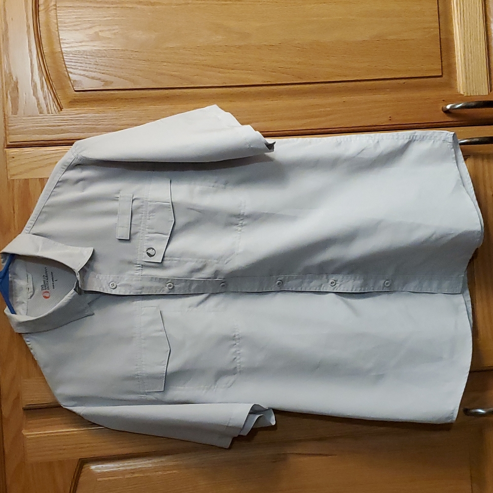 Men's vented fishing shirt.  Size large.